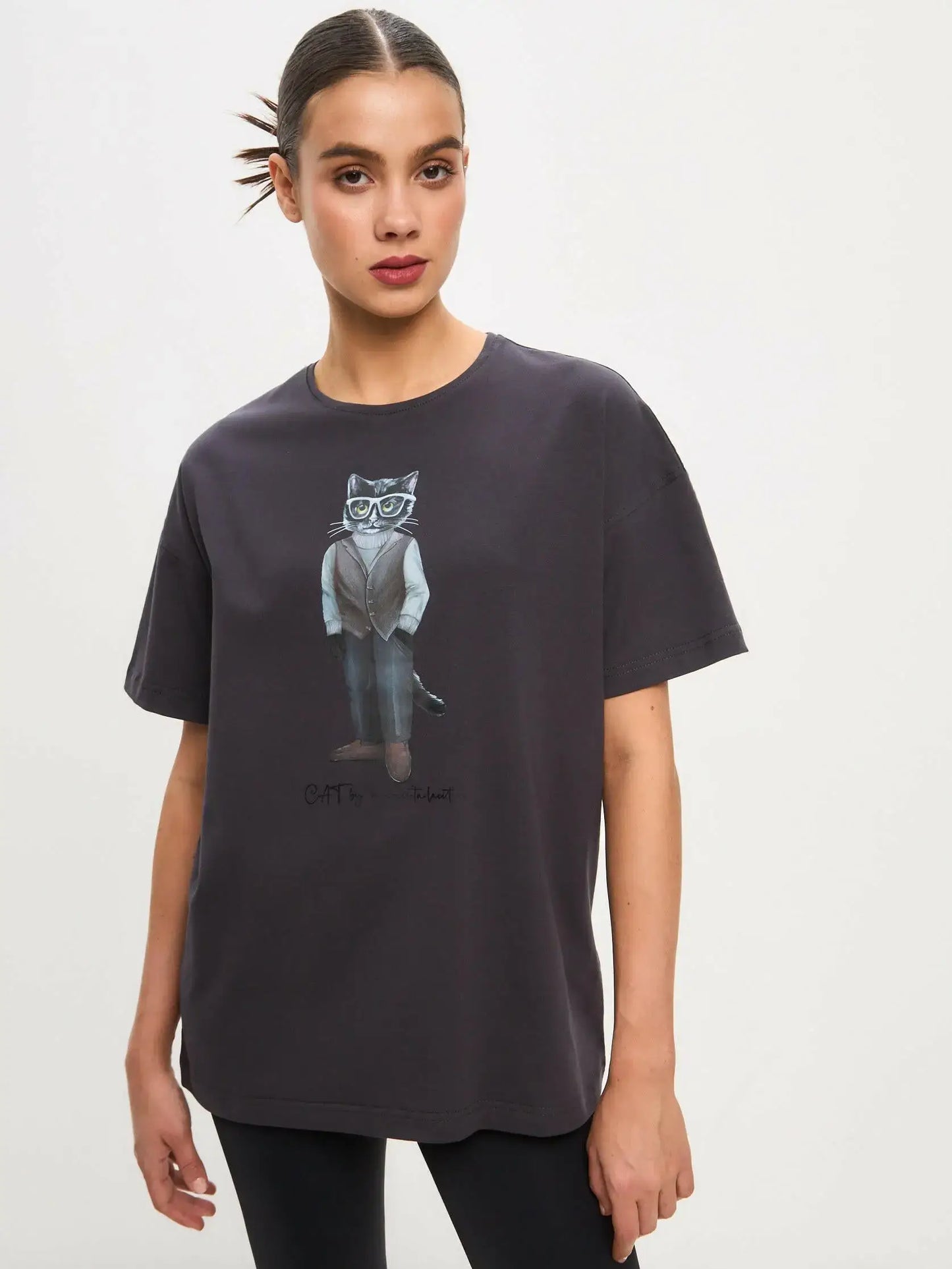 Grey oversized t-shirt minimalist cat - Funny Cat T-shirt | For Cat Lovers | CAT by maniita lacitta