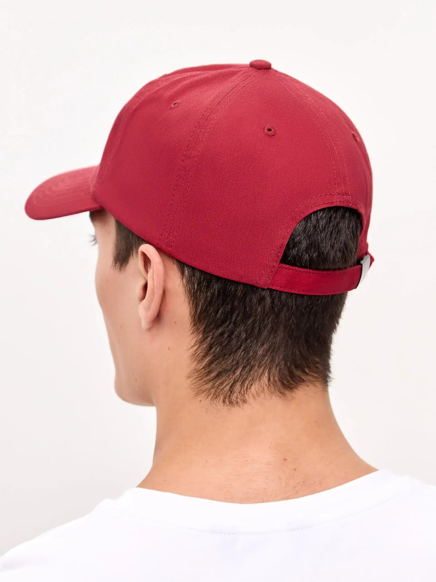 Set: men’s white T-shirt with a mini print of a DANDY CAT and a dark red cap with Cat embroidery