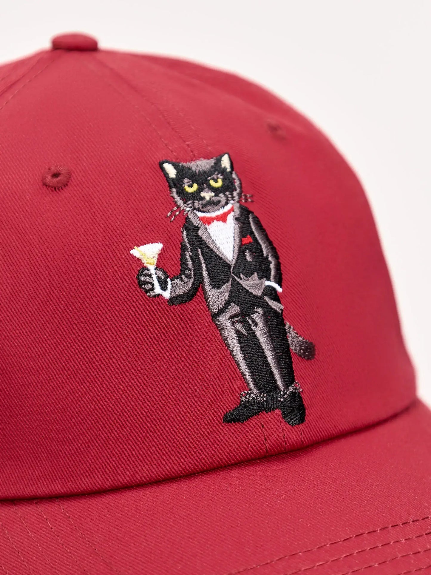 Set: men’s white T-shirt with a mini print of a DANDY CAT and a dark red cap with Cat embroidery