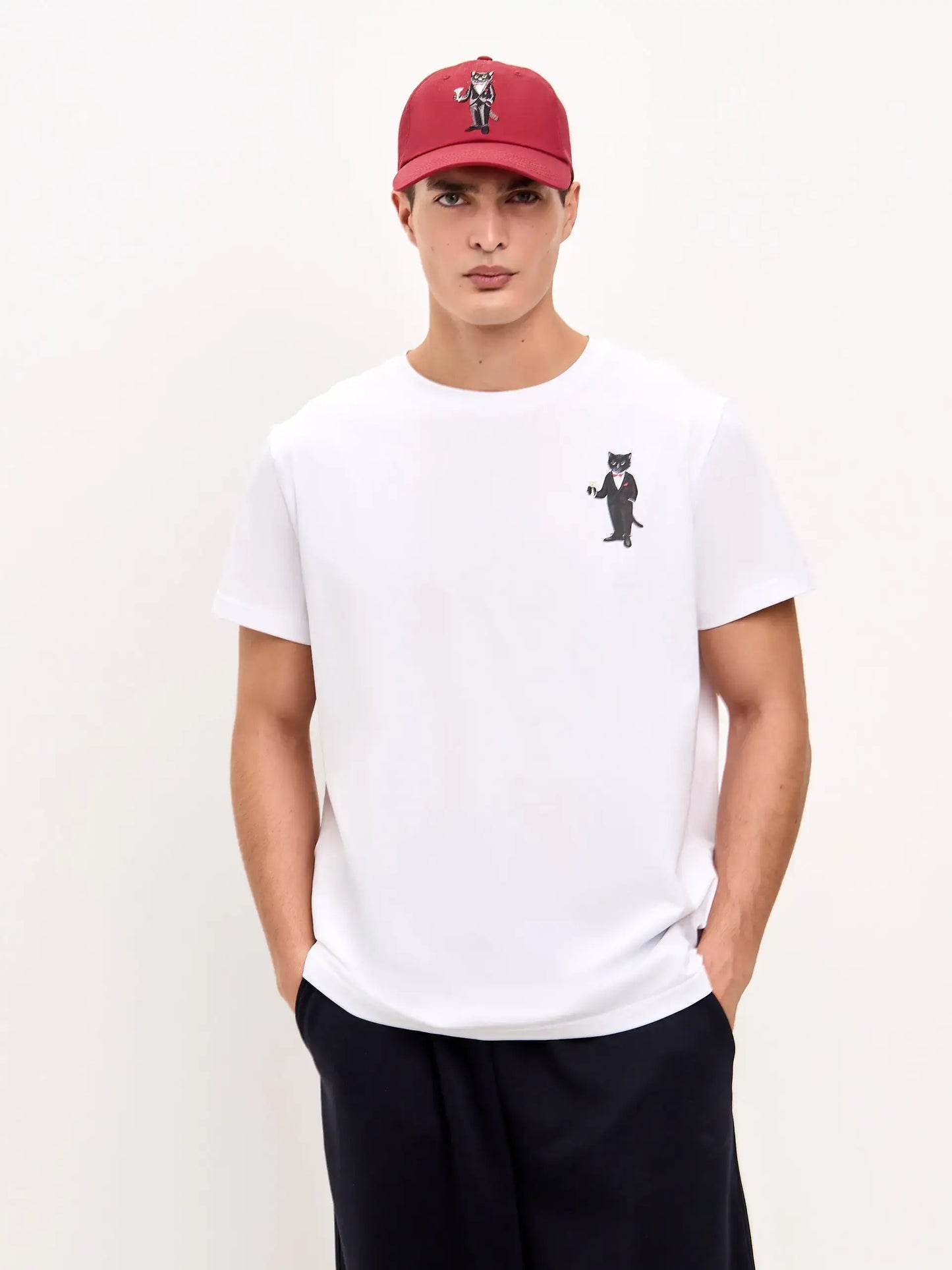 Set: men’s white T-shirt with a mini print of a DANDY CAT and a dark red cap with Cat embroidery