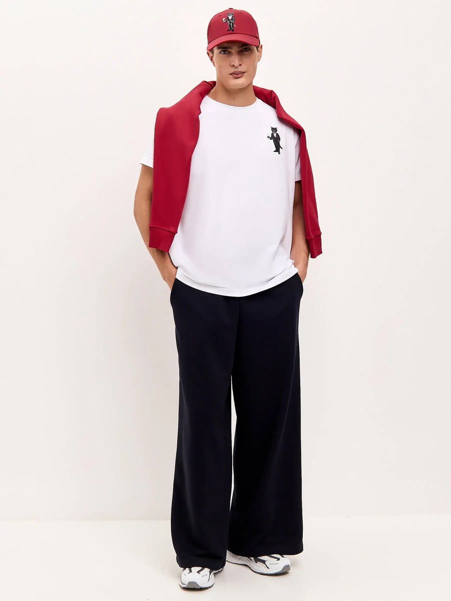 Set: men’s white T-shirt with a mini print of a DANDY CAT and a dark red cap with Cat embroidery