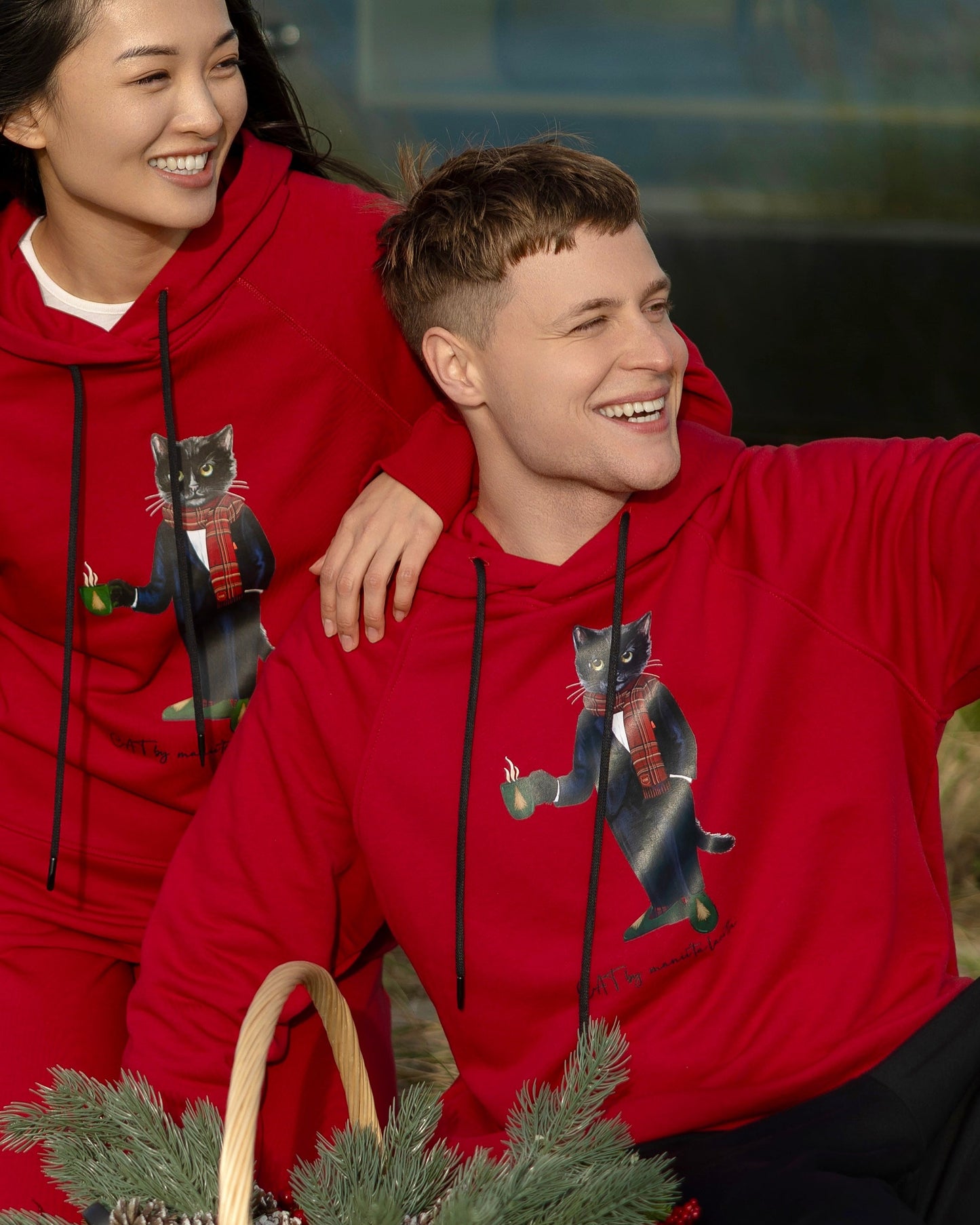 Sudadera color caoba con gato para el nuevo año