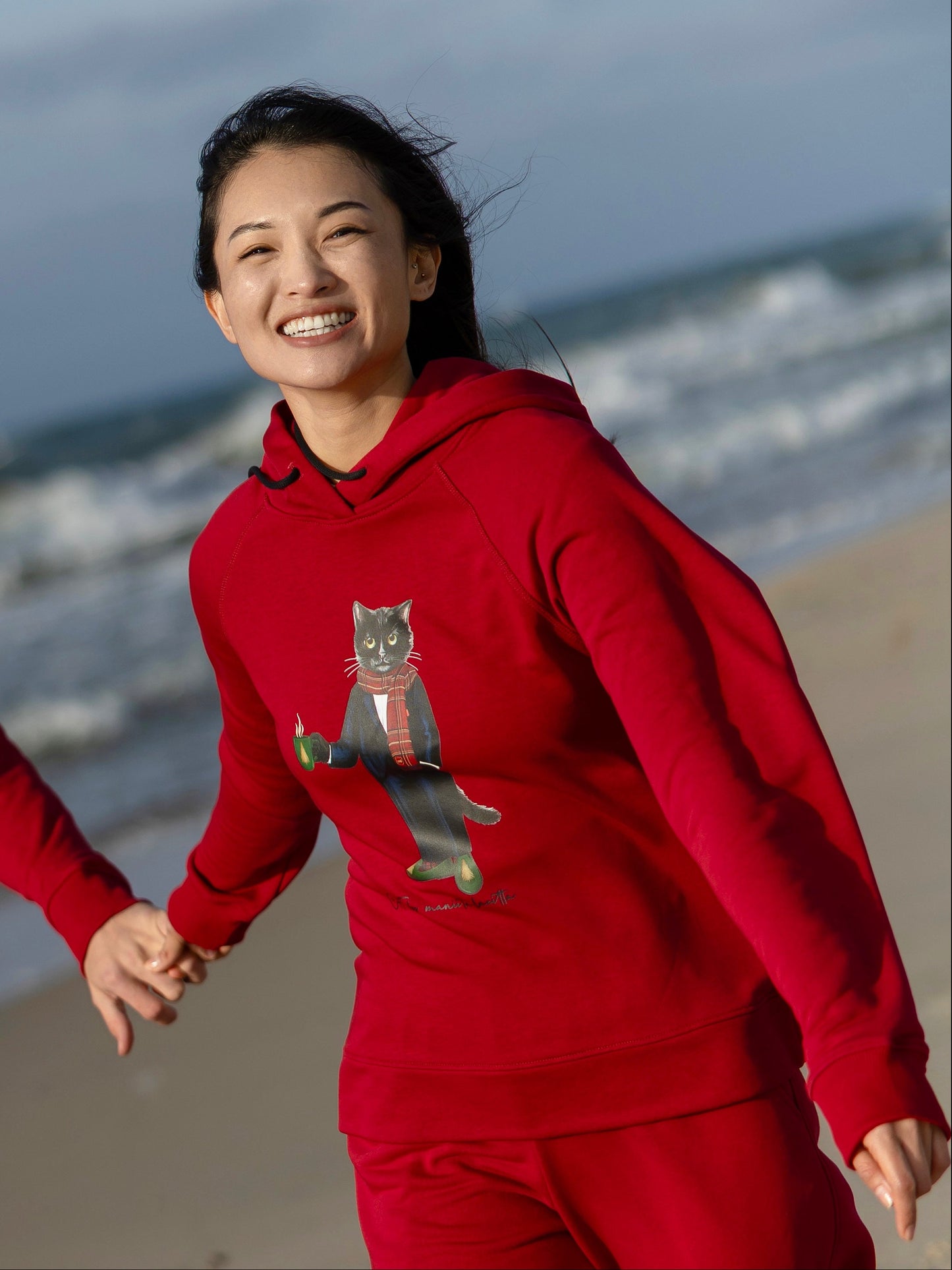 Sudadera color burdeos con gato para el Año Nuevo