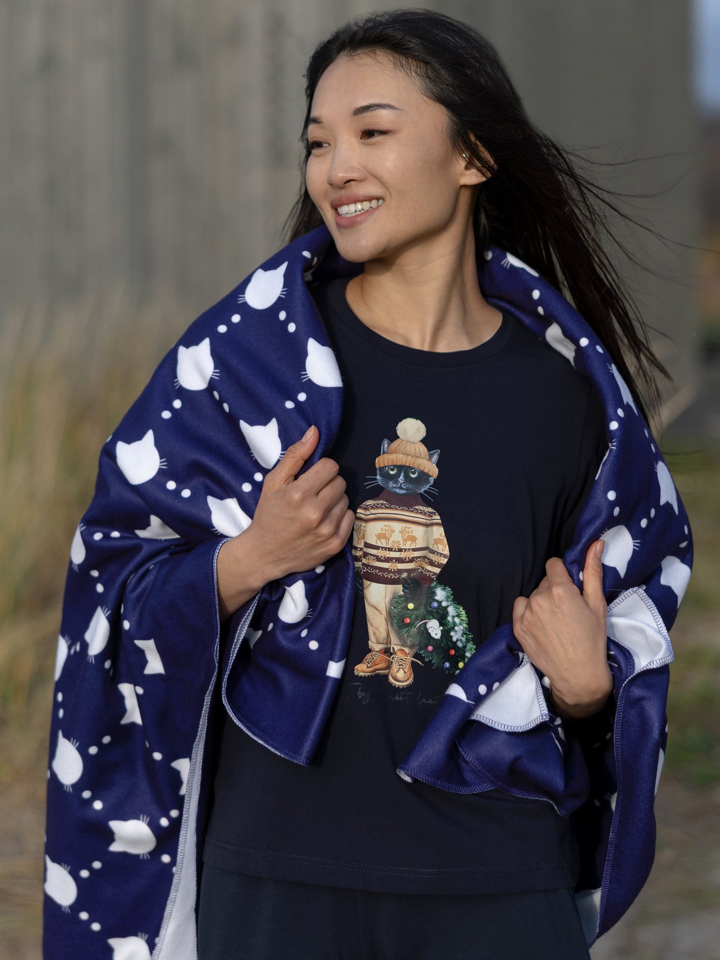 Camiseta azul de gato navideño