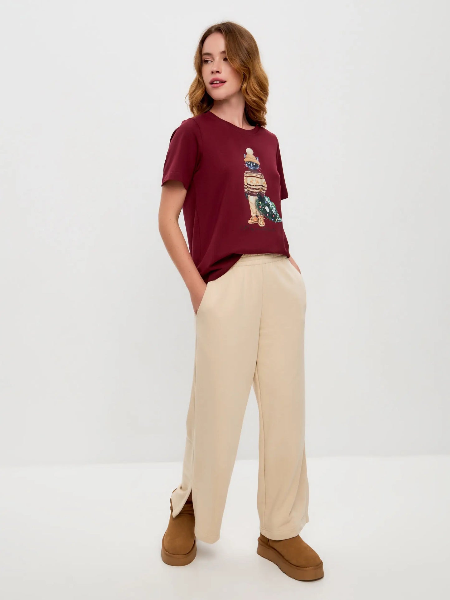 Set: women’s burgundy t-shirt with christmas cat print and beige culottes - Funny Cat | For Cat Lovers | CAT by maniita