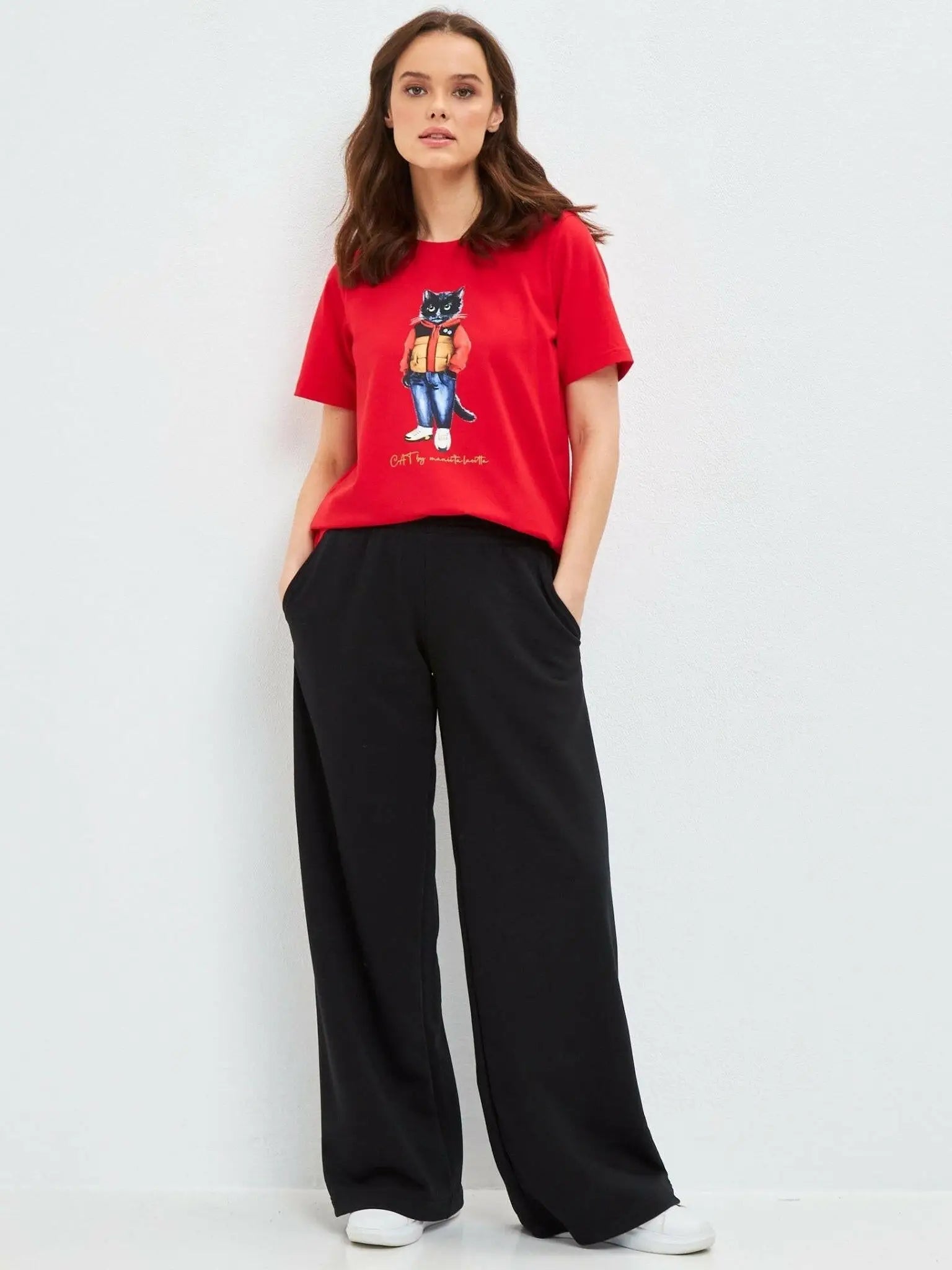 Set: women’s red t-shirt with cat print and black wide sweatpants - Funny Cat | For Cat Lovers | CAT by maniita lacitta
