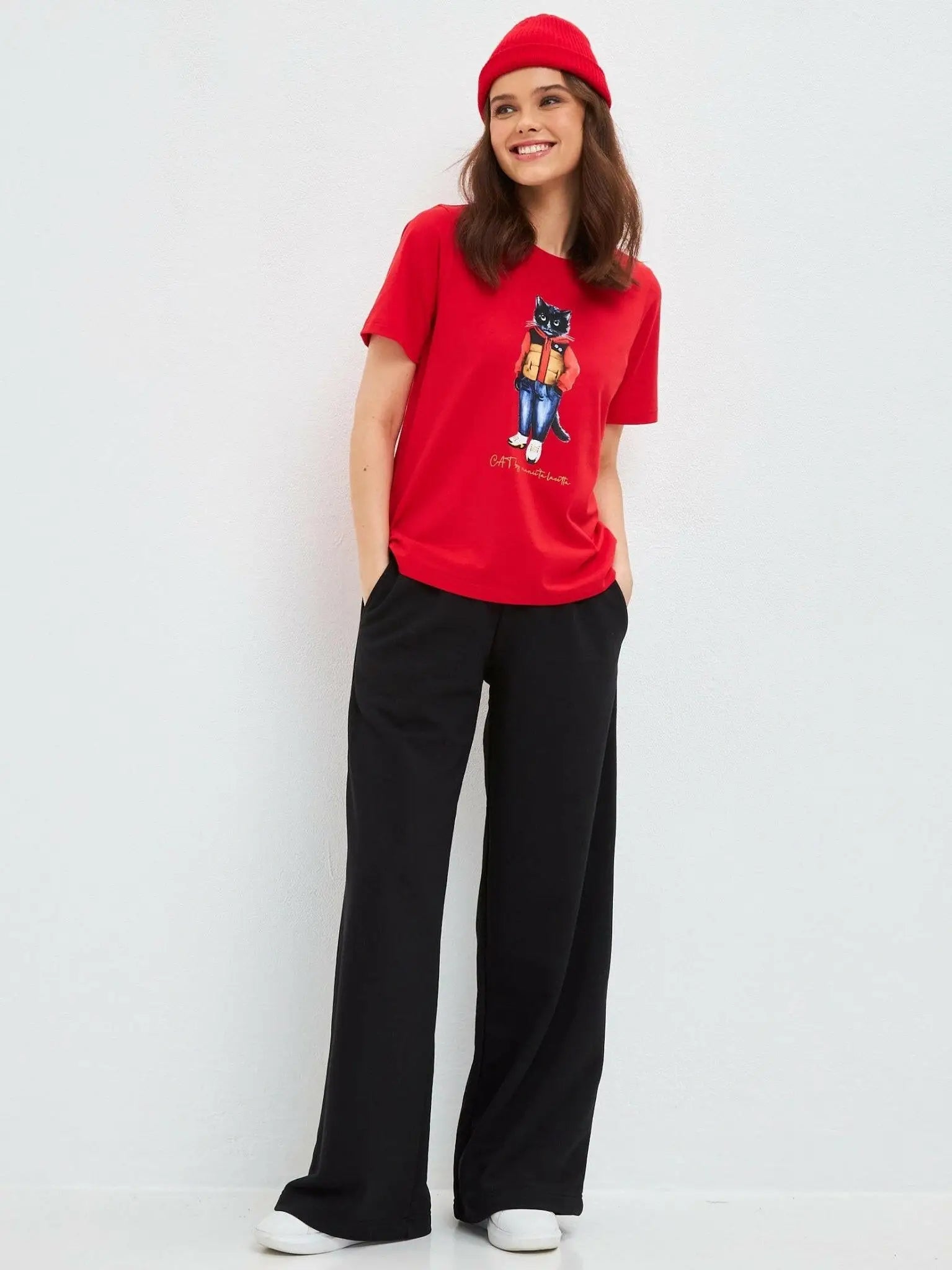 Set: women’s red t-shirt with cat print and black wide sweatpants - Funny Cat | For Cat Lovers | CAT by maniita lacitta