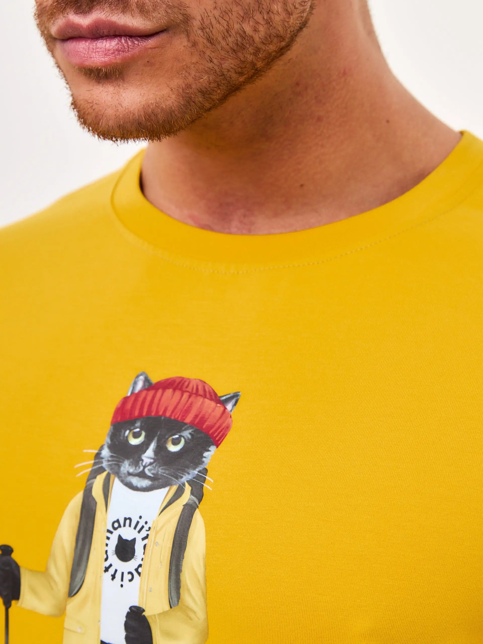 Yellow t-shirt travel cat - Funny Cat T-shirt | For Cat Lovers | CAT by maniita lacitta